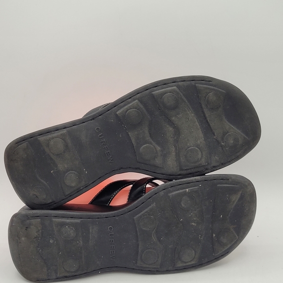 Curfew black leather 2.25" wedge slide sandals W/ criss-cross straps Size 7.5 - Picture 6 of 16